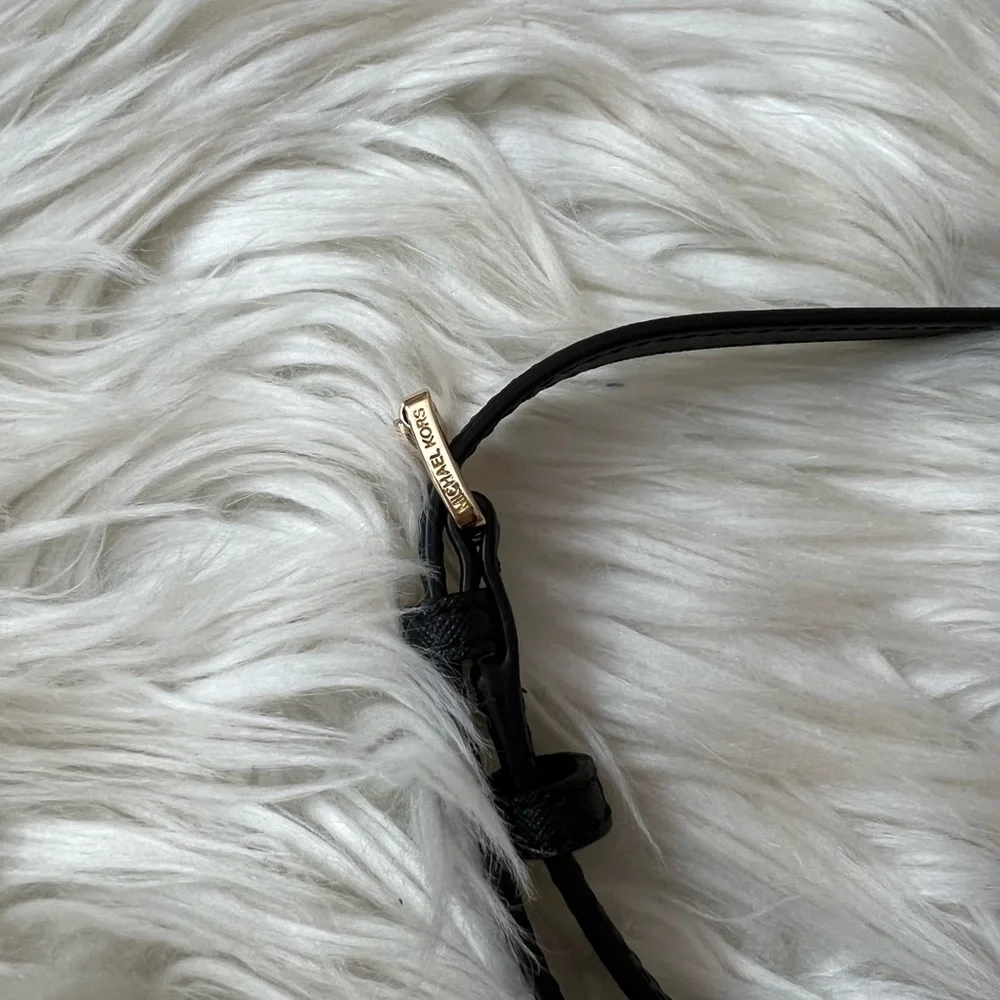 Michael Kors Elegant Black Crossbody Bag - Picture 5 of 9